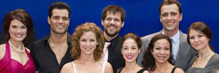 Met een aantal collega's van Dirty Dancing en bovendien René, Nurlaila en Celine die ook in Les Miserables spelen (foto Roy Beusker)
